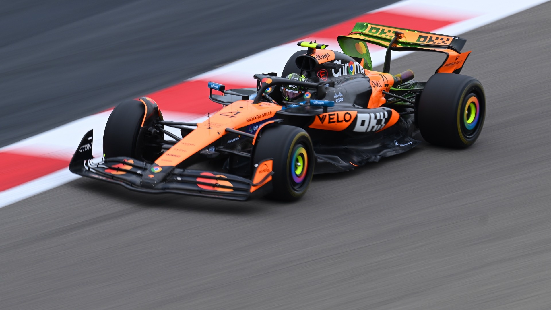 Lando Norris Hadapi Tantangan McLaren Meski Dominasi FP Hungaria